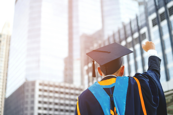 Top 5 student travel hacks to make uni adventures unforgettable (and affordable!)